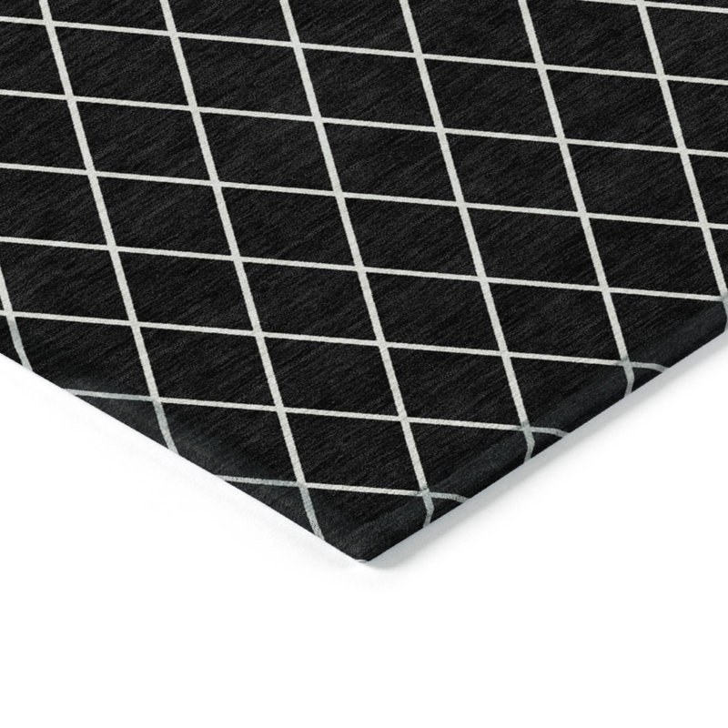 Tapis intérieur / extérieur géométrique noir lavable 5 pi x 8 pi