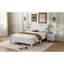 Charmant lit plateforme en bois blanc de taille double avec un style rétro et un support à lattes en bois solide