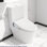Siège de toilette Smart Bidet avec fonction de bouton latéral - chauffant, nettoyage automatique des buses, réglages de l'eau réglables, fermeture silencieuse silencieuse, couvercle automatique, nettoyage contrôlé axé sur l'hygiène, assurance centrée silencieuse