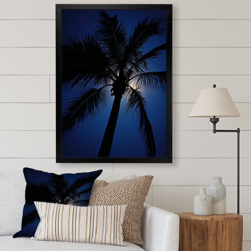 «Sapphire Solitude Midnight Palm» sur toile, Cadre noir, H 32 po x l 24 po x P 1 po