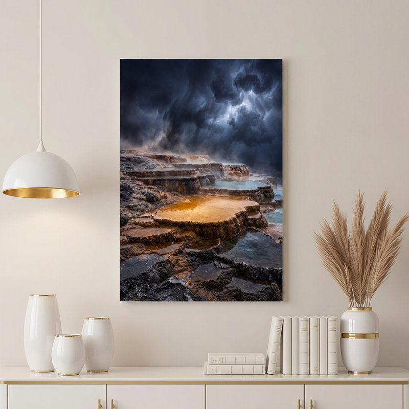 Toile orange orangée sous un ciel orageux avec éclair, H 48 po x l 36 po