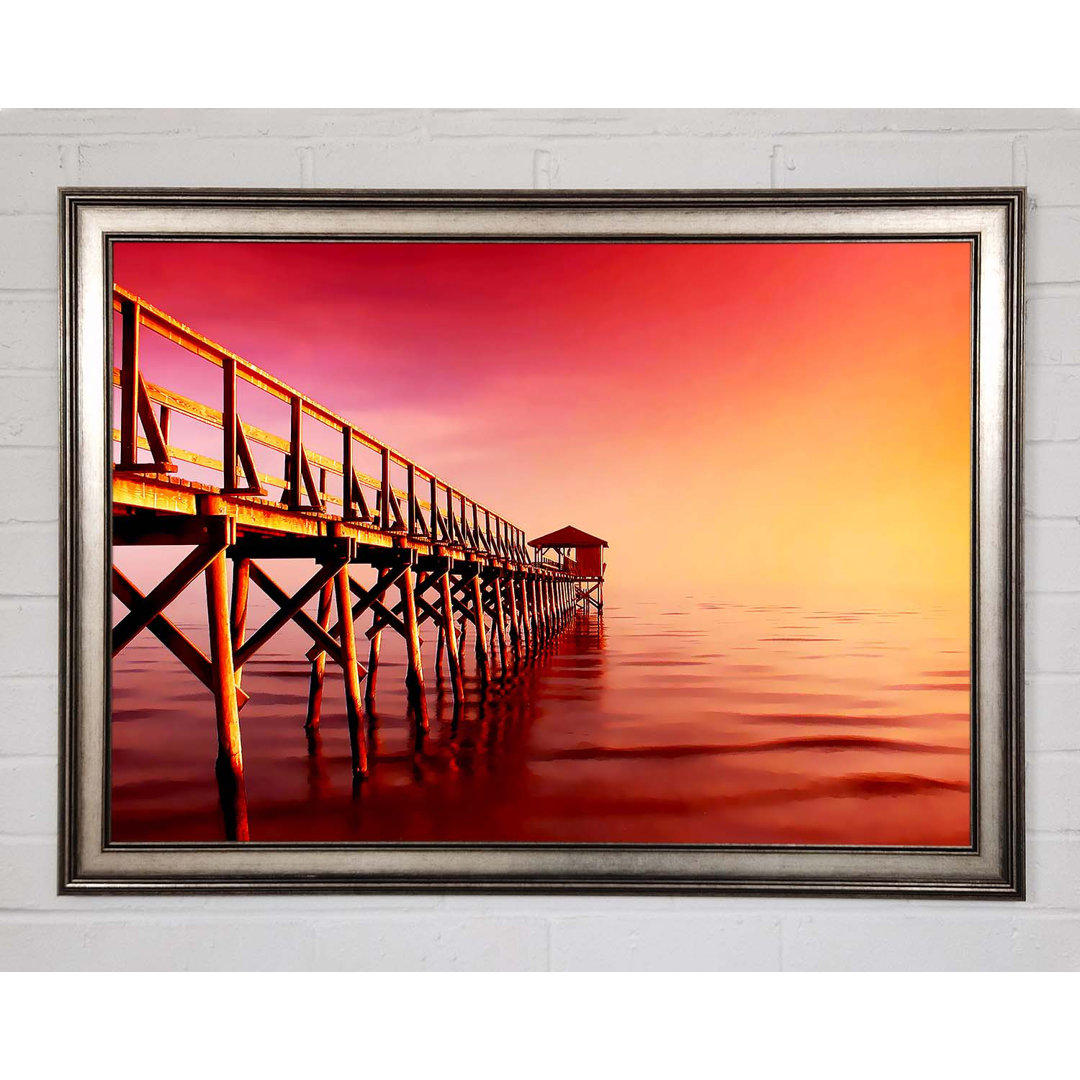 Tranquil Ocean Pier Pink Gerahmter Druck