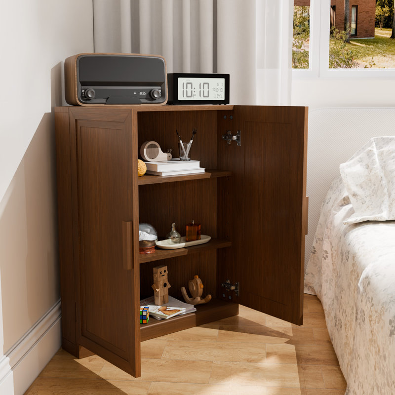 Armoire d'appoint de coin en noyer avec portes et rangement peu encombrant P 16 po x l 31 po x H 36 po, Brun