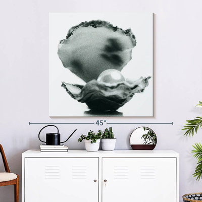 Brampt Monochromatic Oyster Pearl
