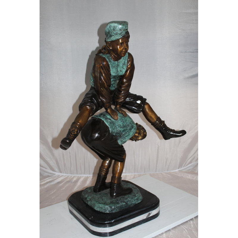 Grande statue en bronze Felicia Leap grenaille - Taille: L 26 po x l 14 po x H 34 po.