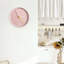 Horloges murales analogiques rondes roses-649191594