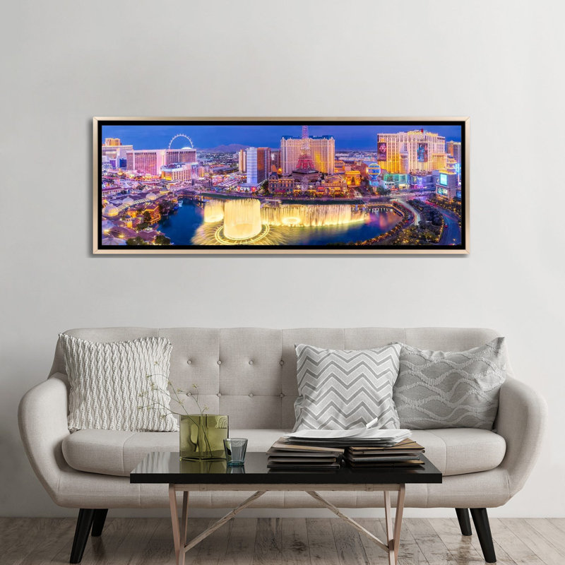 Las Vegas Night Panoramic - impression d'art mural, Champagne, Reproduction encadrée sans passe-partout, H 24 po x l 72 po