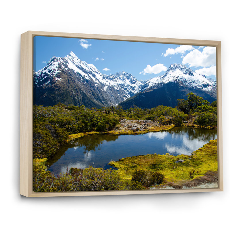 «In the Wilderness of Alaska II», reproduction, H 30 po x l 40 po x P 1,5 po, Cadre naturel flottant