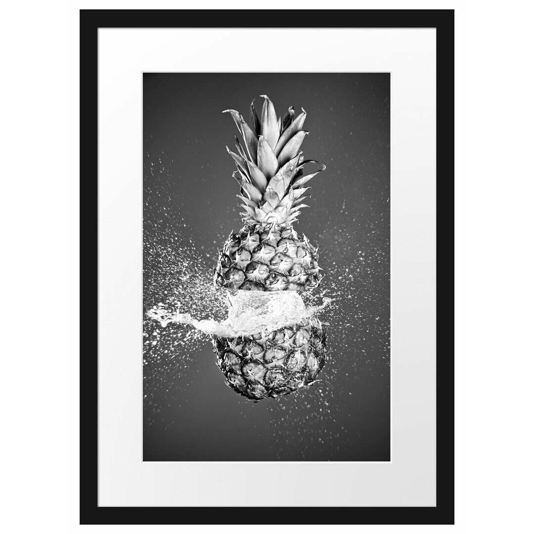 Gerahmtes Poster Ananas mit Wasser Bespritzt