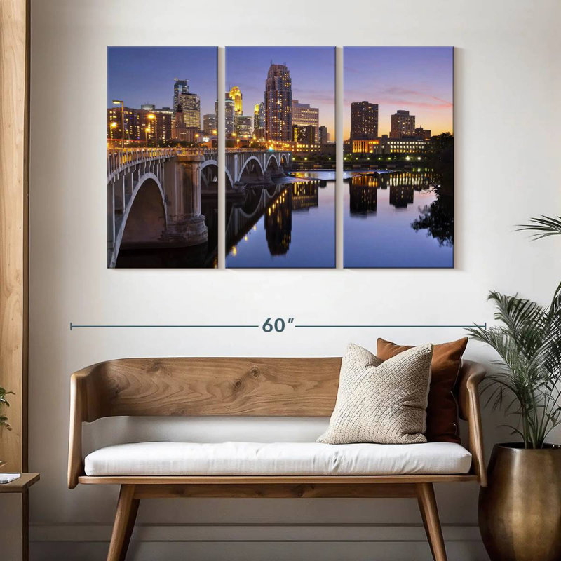 Nicci Minnesota, 32" H x 50" W