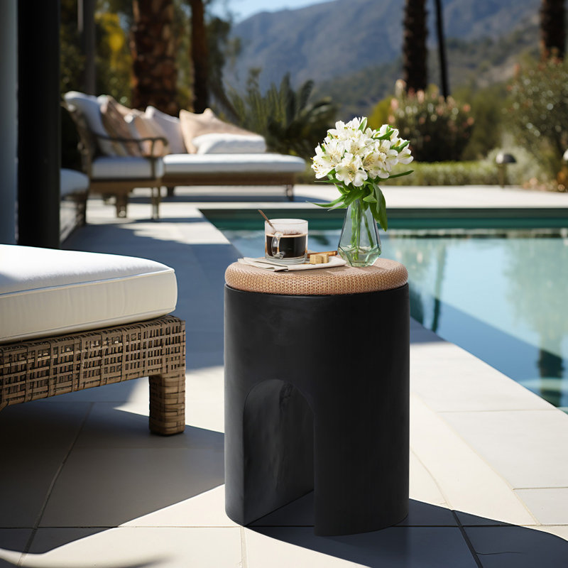 18.3'' H Round Outdoor Side Table, Modern Patio Accent Table with Arched Base