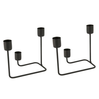 Ensemble de 2 chandeliers à 3 bras noirs, de style moderne et épuré, pour un mariage ou une fête.