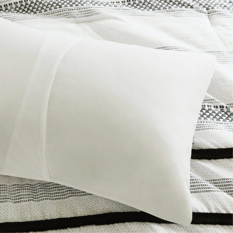 Ensemble de literie à rayures 7 pièces pour très grand lit. Tissu en microfibre. Assure un repos paisible. Et résistant. Motif séduisant. S'agence à différents styles de chambre à coucher. Pour réduire le rétrécissement. Très grand lit / literie sans effort.