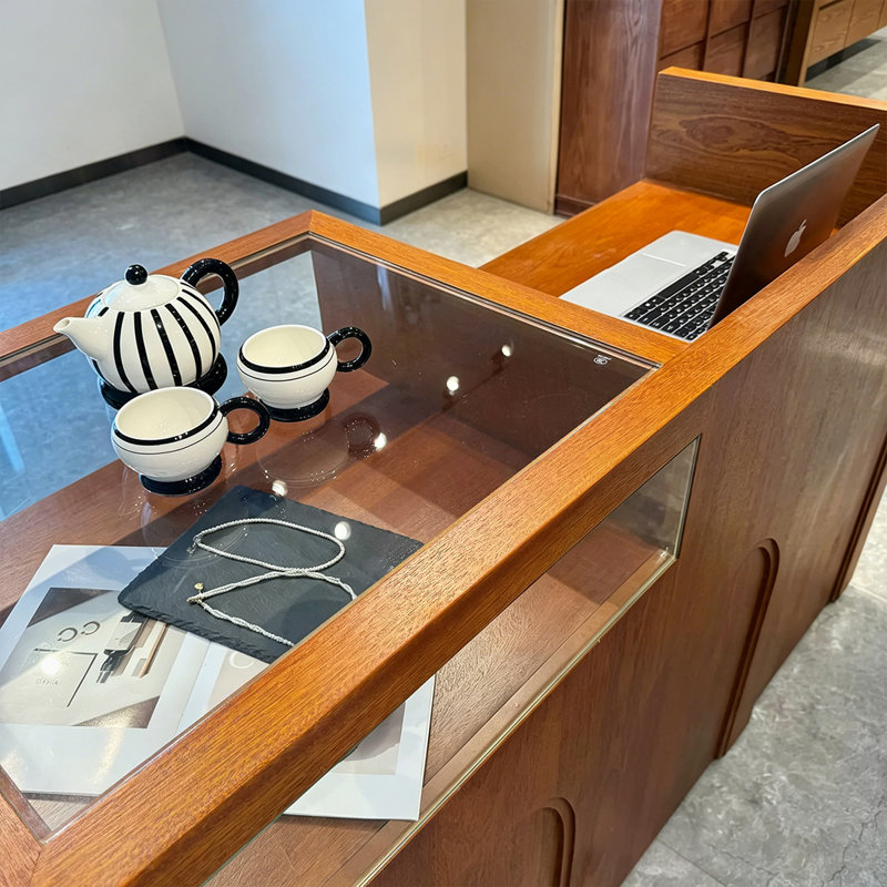 Bureau de réception Mid-Century, 47.24, L 25 pi