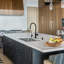 Robinet de cuisine rétractable avec poignée simple et plaque de pont-70944584