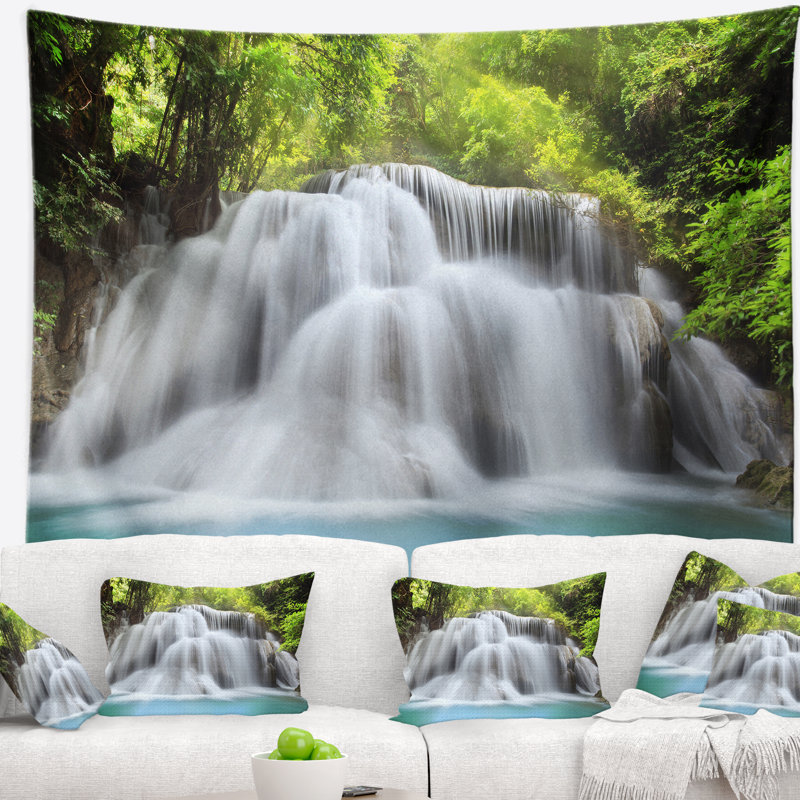 Tapisserie abstraite blanche de cascade de huai mae kamin, H 32 po x l 39 po