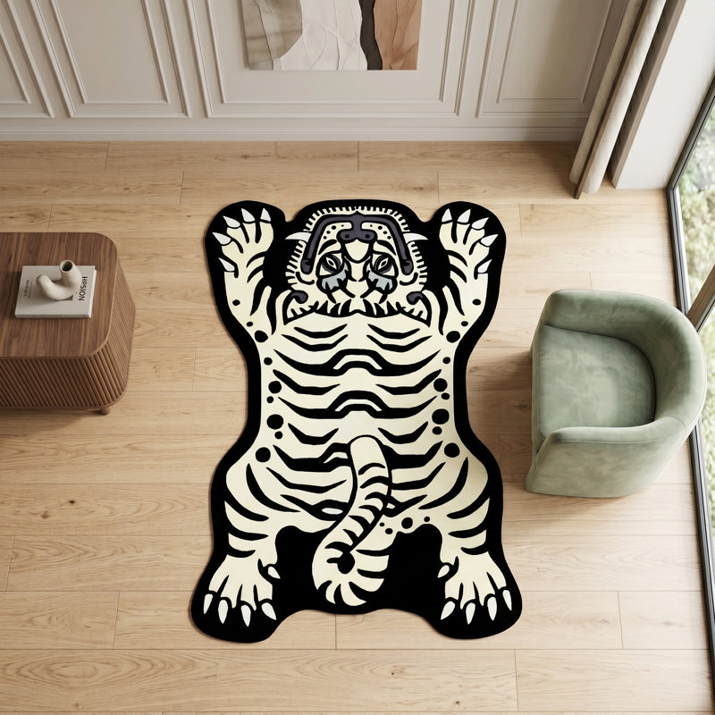Monochrome Hunter Shaped Accent Rug, White