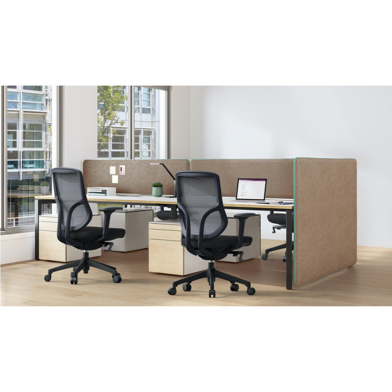 Chaise de travail ergonomique Tango avec housse en polyuréthane doux, accoudoirs et dossier en filet élastique