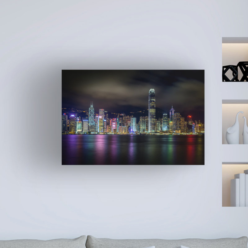 «Hong Kong Skyline 001» par Tom Wang - reproduction de photo sur toile tendue, H 22 po x l 32 po x P 2 po