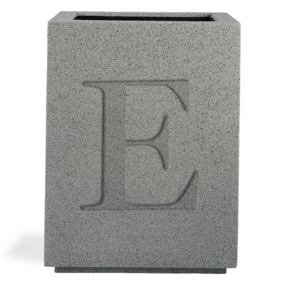 Grande boîte à fleurs légère pour l'extérieur avec monogramme Gita 23 po x 30 po