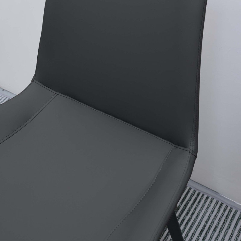 Chaise en polyuréthane avec pieds en métal, Noir