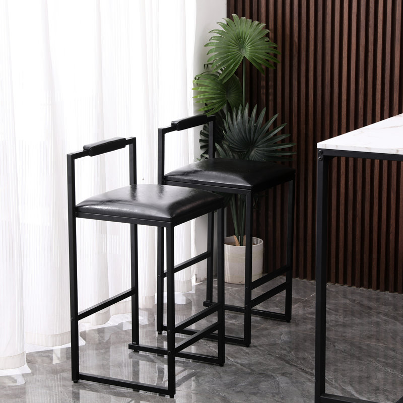 2 chaises de bar noires: hauteur de comptoir, support pour le dos, revêtement en cuir synthétique, repose-pieds, structure en métal pour les salons modernes 2 tabourets de hauteur: siège, espaces de vie élégants