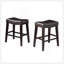 Tabouret de comptoir contemporain rembourré avec garniture cloutée et design élégant, idéal pour les cuisines et les bars.