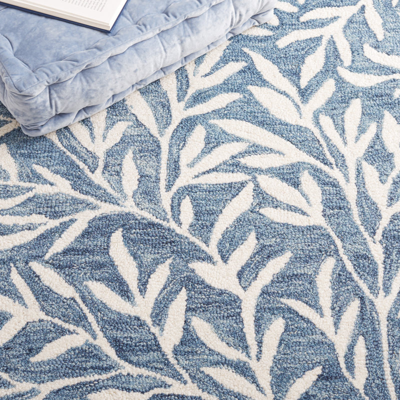 Aliss Floral Handmade Tufted Area Rug in Blue/Ivory, Rectangle 6' x 9'