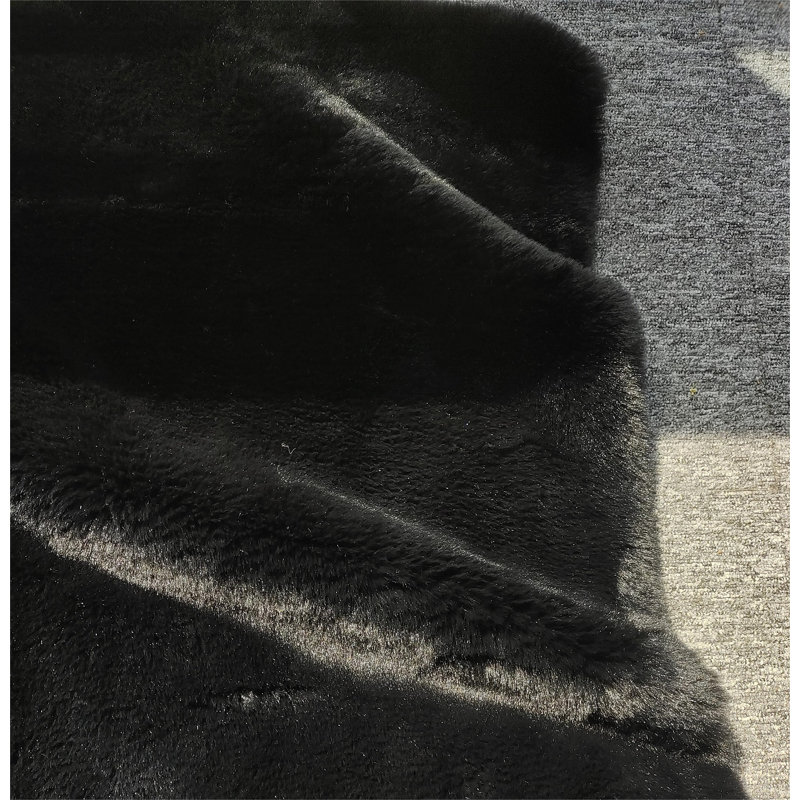 Klynn Faux Fur Indoor Rug, Round 2'11"