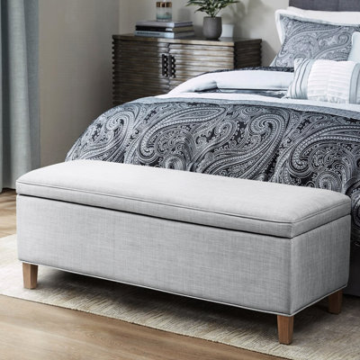 Banc de rangement gris avec pieds en bois massif et grand espace intérieur à fermeture douce