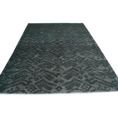 Iniguez Hunter Green Rug