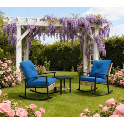 Ensemble de meubles de patio en osier avec coussins capitonnés, chaises berçantes en rotin et table basse