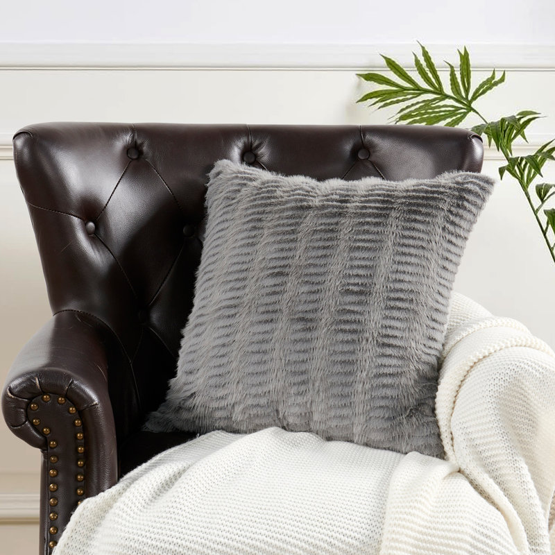 Housse de coussin en fausse fourrure Shaggy, Gris