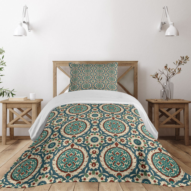 Traditional Polyester Floral Coverlet