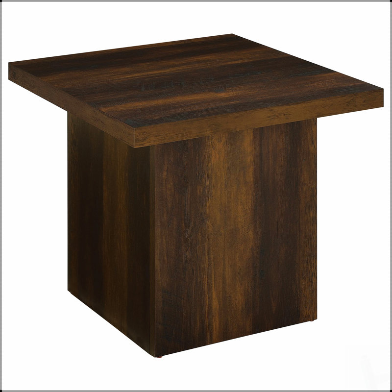 Table de bout en pin foncé avec une silhouette carrée sculpturale épurée et une texture rustique pour des intérieurs modernes