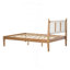 Grand lit avec dossier en cuir blanc tissé, structure en bois naturel