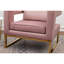 Élégante chaise rembourrée en velours rose avec découpes et base solide en métal doré-316307388