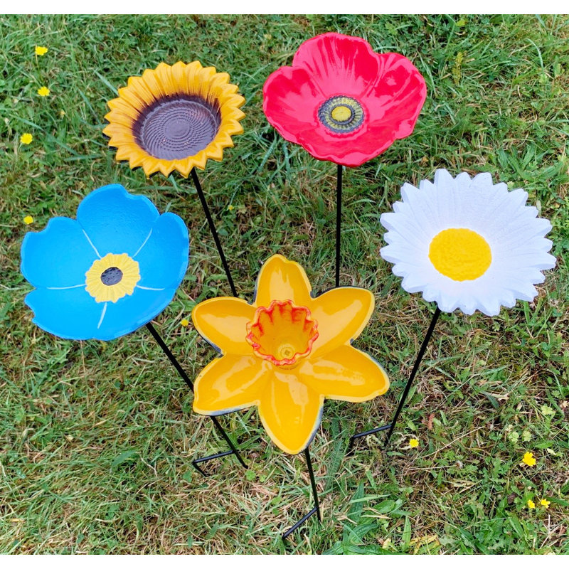 Fincham Metal Pole Decorative Bird Feeder
