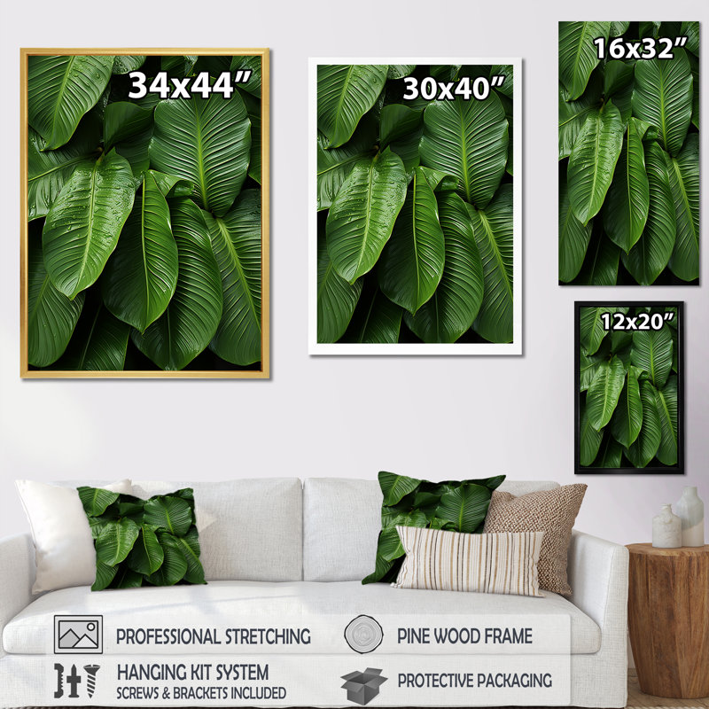 Emerald Exotic Embrace Palmscape sur toile, Cadre flottant noir, H 44 po x l 34 po x P 1,5 po