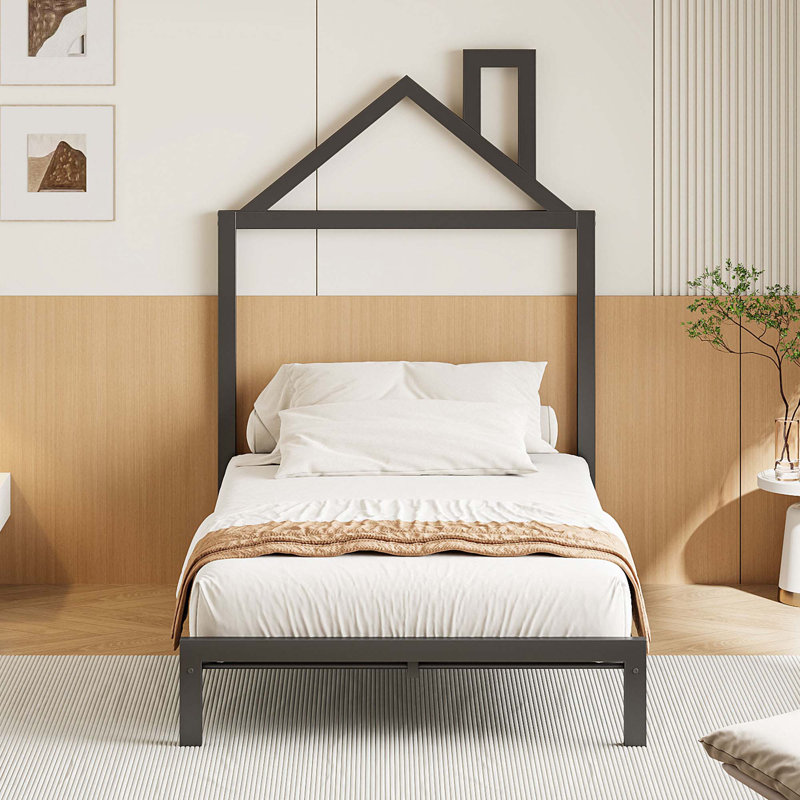 Lit plateforme en métal avec tête de lit en forme de maison