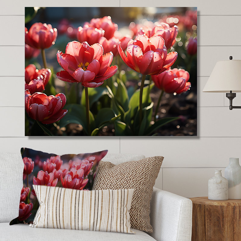 «Crimson Red Tulips Sway In A Sunlit Garden» sur toile, Toile tendue, H 12 po x l 20 po