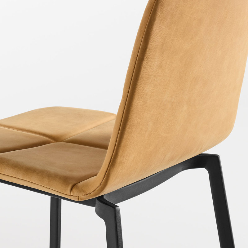 Chaise d'appoint en cuir capitonnée entre nous, Cuir véritable chameau