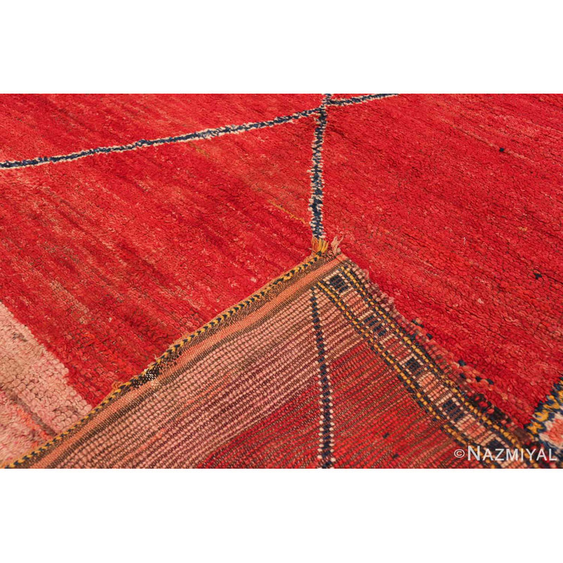 Tapis marocain rouge primitif