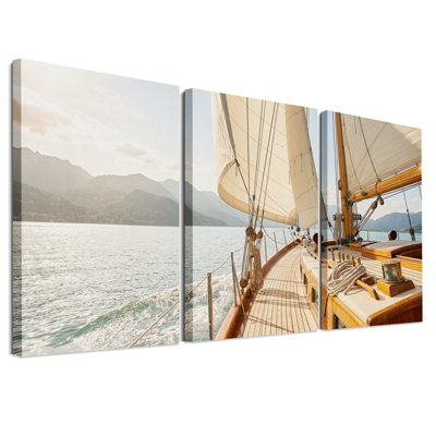 Ensemble de 3 toiles murales représentant un voilier en bois à voiles blanches et des montagnes