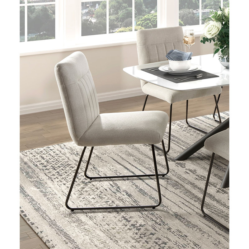 Chaises d'appoint de salle à manger modernes, tissu beige, pieds en métal noir, pieds rembourrés 2 pièces