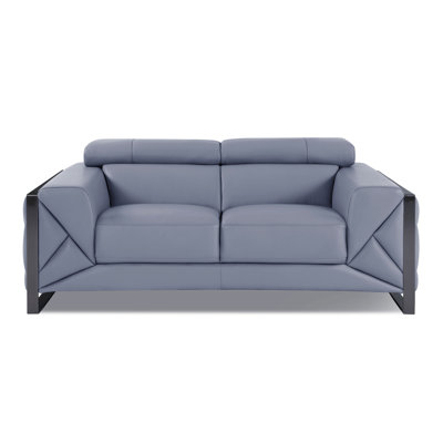 Causeuse en cuir bleu clair