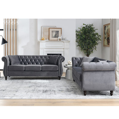 3 + velours gris - Confort et style dans un style élégant Fabrication en bois massif Coussins en mousse Garniture cloutée décorative Position assise ergonomique amovible pour le nettoyage Commodité Quatre coussins