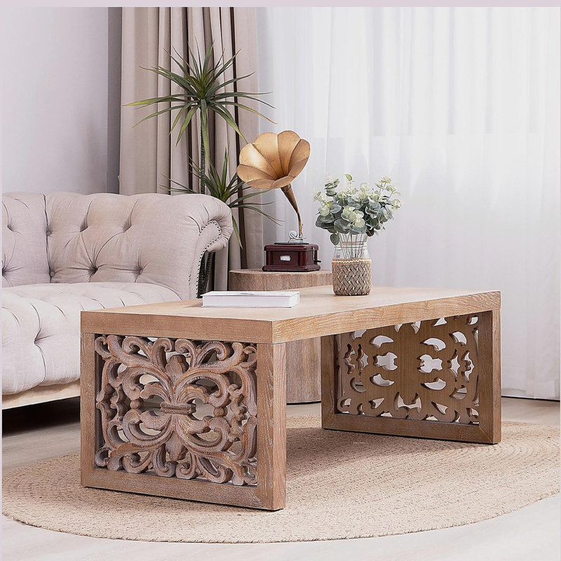 Table basse 47,2 po en bois sculpté rustique - aspect fait à la main avec panneaux latéraux ornés, finition naturelle