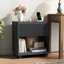 Table de bout de 24 po de largeur avec station de chargement et de rangement Adkins, table d'appoint en bois massif avec tablette-481039127-481039126