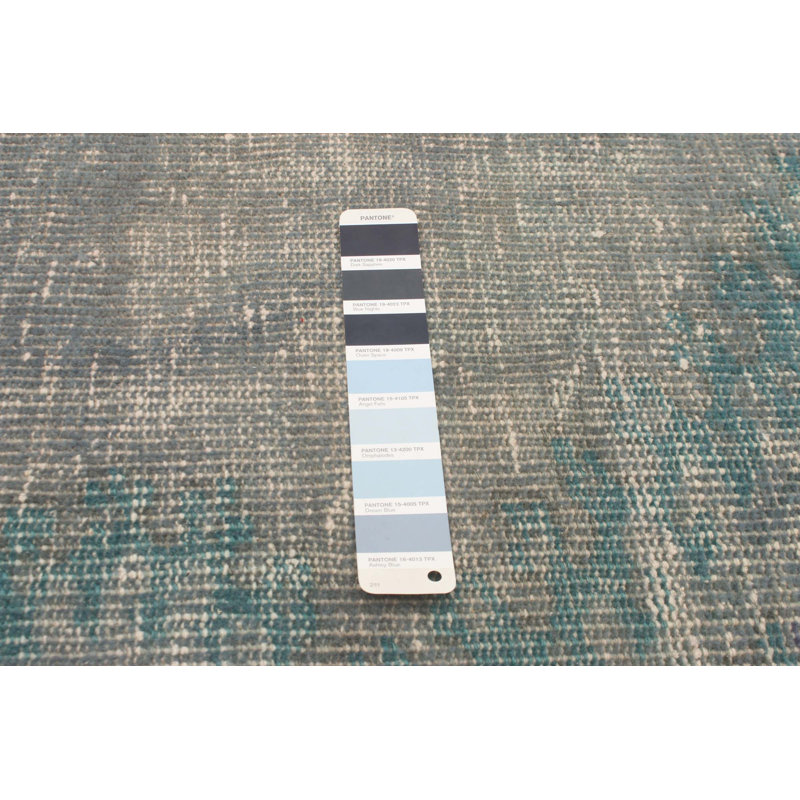 Tapis bleu denim clair en laine noué à la main de conception unique des années 2000 7 pi x 10 pi 7 po Obra